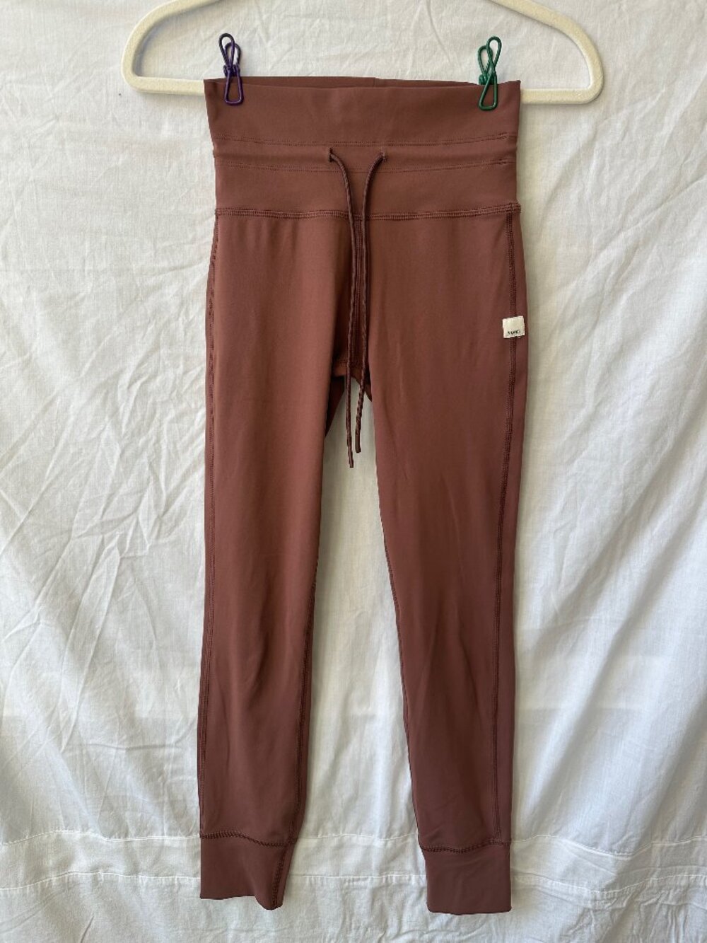Vuori Daily Legging.  Hazelnut.  XS